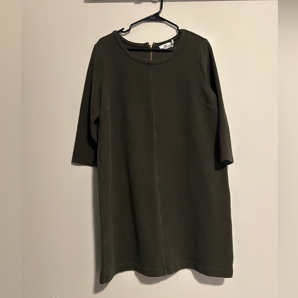 Vineyard Vines Dresses & Skirts - Vineyard Vines Olive Green Ribbed Midi Dress